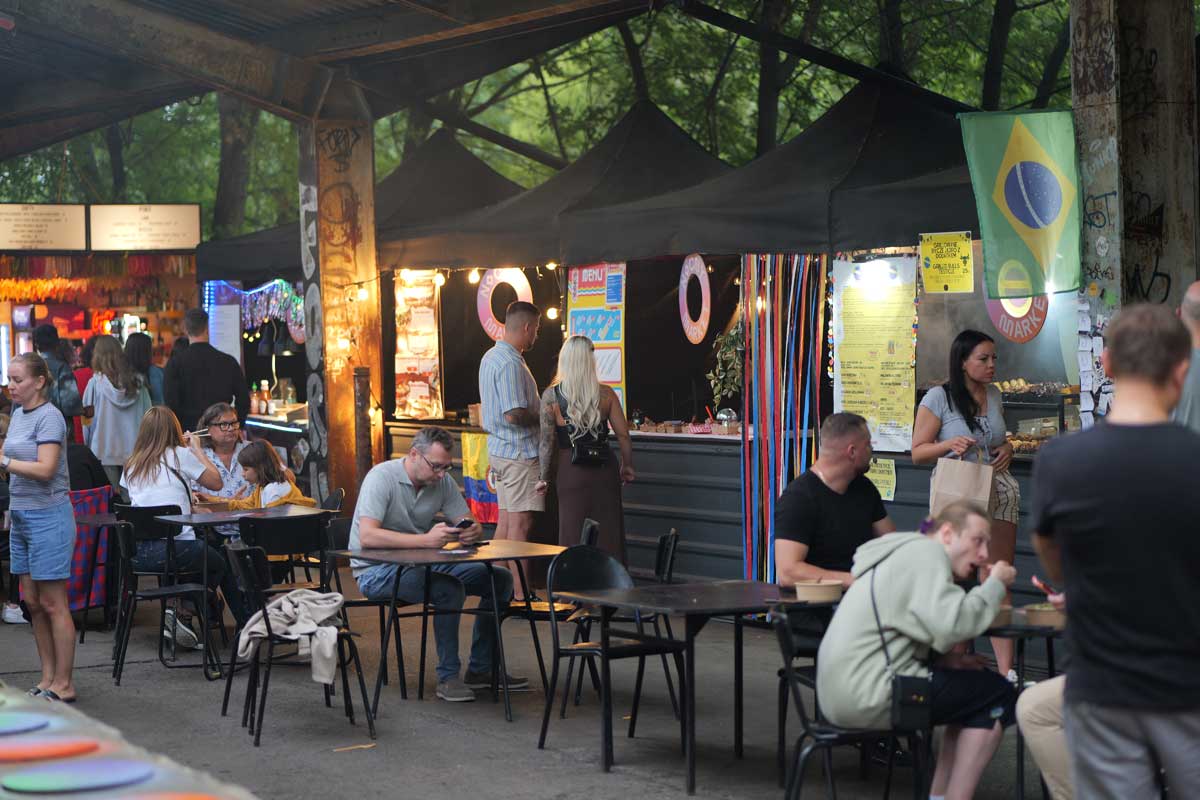 nocny market i food truck warszawa